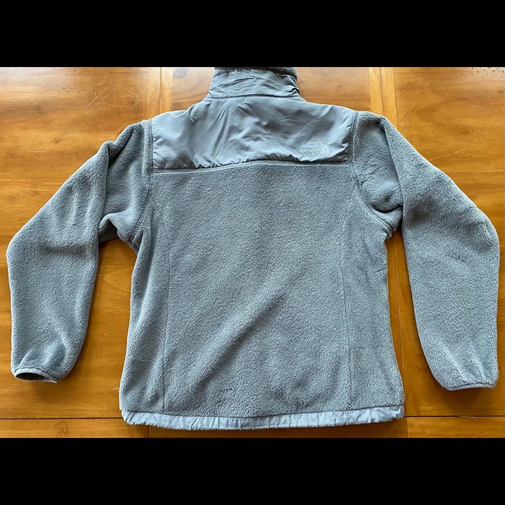 Woman’s North Face Osito Fleece Jacket - Picture 3 of 4